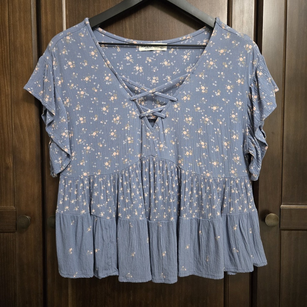 Arizona Juniors Medium Top Boho Peasant Fairy Whimsical Floral Pastel Cropped
